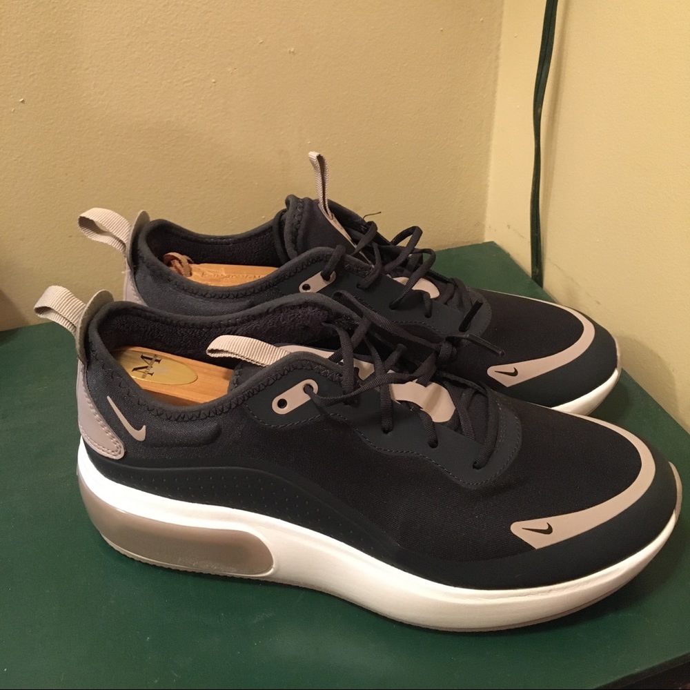 Woman’s Nike Air Max Dia 2020